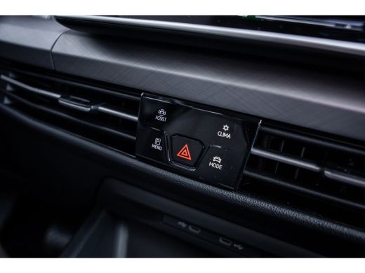 Volkswagen Golf Life Edition eHybrid | 'App-Connect' draadloze smartphone integratie | Achterbank in ongelijke de... ActivLease financial lease