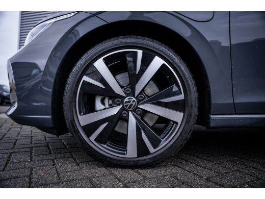 Volkswagen Golf Life Edition eHybrid | 'App-Connect' draadloze smartphone integratie | Achterbank in ongelijke de... ActivLease financial lease