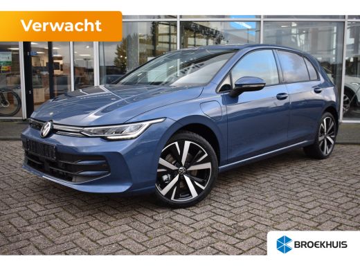 Volkswagen Golf Life Edition eHybrid | 'App-Connect' draadloze smartphone integratie | Achterbank in ongelijke de...