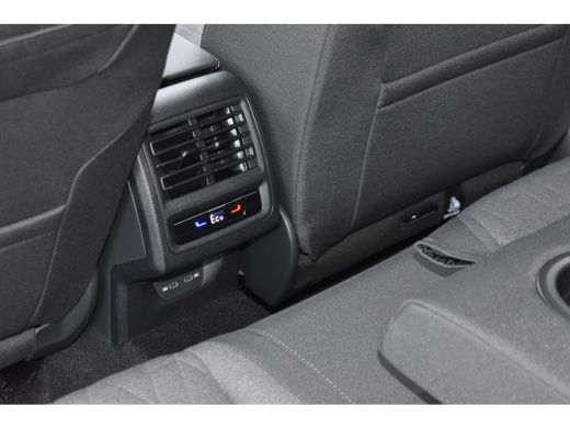 Volkswagen Golf Life Edition eHybrid | 'App-Connect' draadloze smartphone integratie | Achterbank in ongelijke de... ActivLease financial lease