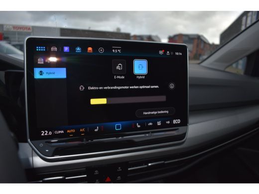 Volkswagen Golf Life Edition eHybrid | 'App-Connect' draadloze smartphone integratie | Achterbank in ongelijke de... ActivLease financial lease