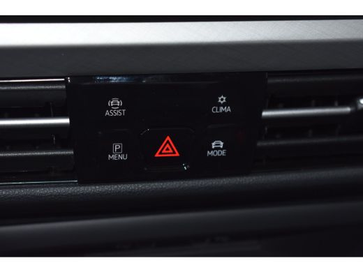 Volkswagen Golf Life Edition eHybrid | 'App-Connect' draadloze smartphone integratie | Achterbank in ongelijke de... ActivLease financial lease