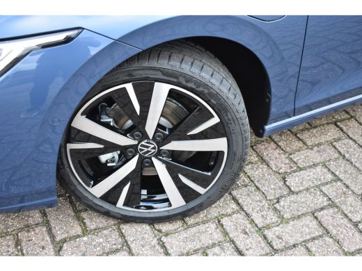 Volkswagen Golf Life Edition eHybrid | 'App-Connect' draadloze smartphone integratie | Achterbank in ongelijke de... ActivLease financial lease