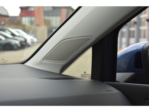 Volkswagen Golf Life Edition eHybrid | 'App-Connect' draadloze smartphone integratie | Achterbank in ongelijke de... ActivLease financial lease