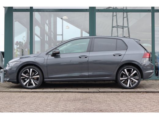 Volkswagen Golf Life Edition eHybrid | 'App-Connect' draadloze smartphone integratie | Achterbank in ongelijke de... ActivLease financial lease