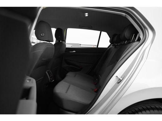 Volkswagen Golf Life Edition eHybrid | 'App-Connect' draadloze smartphone integratie | Achterbank in ongelijke de... ActivLease financial lease