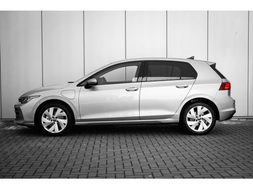 Volkswagen Golf Life Edition eHybrid | 'App-Connect' draadloze smartphone integratie | Achterbank in ongelijke de... ActivLease financial lease