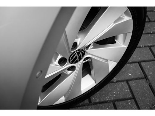 Volkswagen Golf Life Edition eHybrid | 'App-Connect' draadloze smartphone integratie | Achterbank in ongelijke de... ActivLease financial lease