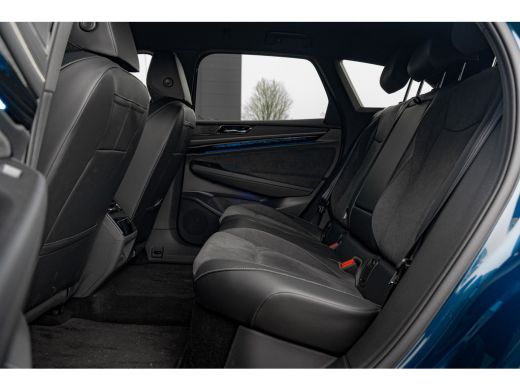Volkswagen ID.7 Pro Limited Edition | Achterbank in ongelijke delen neerklapbaar incl. middenarmsteun en doorlaad... ActivLease financial lease