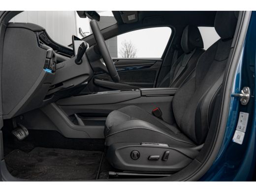 Volkswagen ID.7 Pro Limited Edition | Achterbank in ongelijke delen neerklapbaar incl. middenarmsteun en doorlaad... ActivLease financial lease