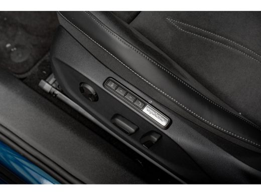 Volkswagen ID.7 Pro Limited Edition | Achterbank in ongelijke delen neerklapbaar incl. middenarmsteun en doorlaad... ActivLease financial lease