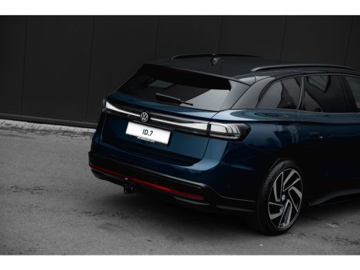 Volkswagen ID.7 Pro Limited Edition | Achterbank in ongelijke delen neerklapbaar incl. middenarmsteun en doorlaad... ActivLease financial lease