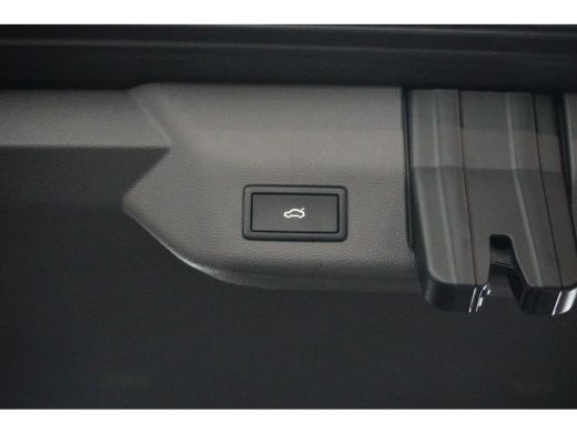 Volkswagen Multivan 1.4 eHybrid PHEV 204PK | TREKHAAK | PANORAMDAK | STOEL + STUURVERW. | CAMERA | ADPT. CRUISE | APP... ActivLease financial lease