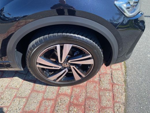 Volkswagen T-Roc 1.5 TSI R-Line Edition | IQ. Drive | A.Camera | Virtual Cockpit | Clima | 150Pk | Automaat | ActivLease financial lease