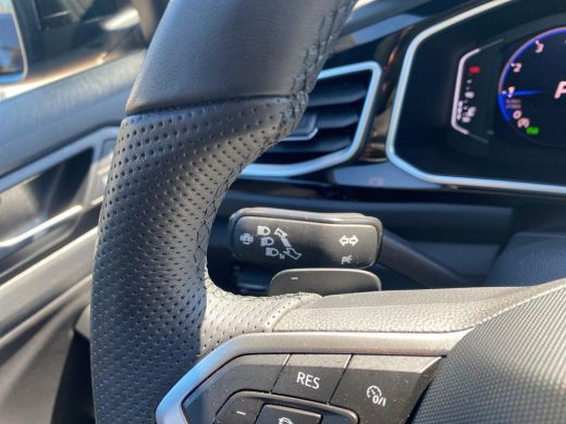 Volkswagen T-Roc 1.5 TSI R-Line Edition | IQ. Drive | A.Camera | Virtual Cockpit | Clima | 150Pk | Automaat | ActivLease financial lease