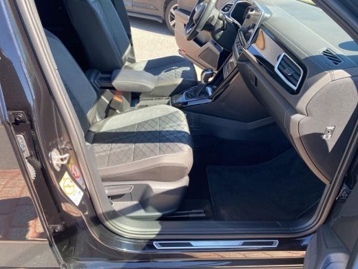 Volkswagen T-Roc 1.5 TSI R-Line Edition | IQ. Drive | A.Camera | Virtual Cockpit | Clima | 150Pk | Automaat | ActivLease financial lease