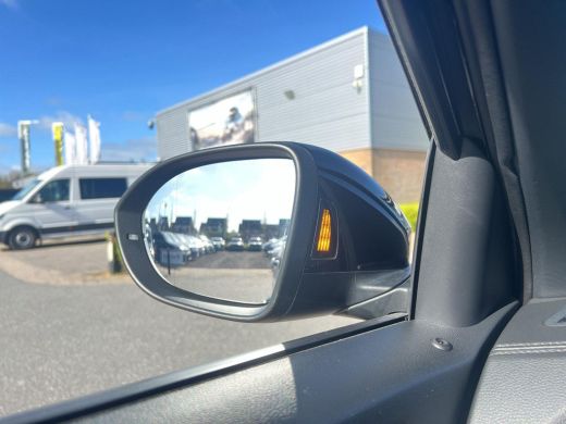Volkswagen T-Roc 1.5 TSI R-Line | Digi dash | IQ. drive | A-Camera | Clima | 150Pk | App Connect | Automaat | ActivLease financial lease