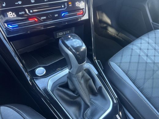 Volkswagen T-Roc 1.5 TSI R-Line | Digi dash | IQ. drive | A-Camera | Clima | 150Pk | App Connect | Automaat | ActivLease financial lease
