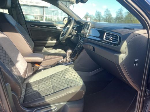 Volkswagen T-Roc 1.5 TSI R-Line | Digi dash | IQ. drive | A-Camera | Clima | 150Pk | App Connect | Automaat | ActivLease financial lease