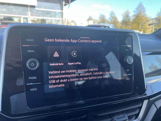 Volkswagen T-Roc 1.5 TSI R-Line | Digi dash | IQ. drive | A-Camera | Clima | 150Pk | App Connect | Automaat | ActivLease financial lease