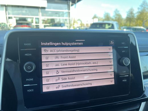 Volkswagen T-Roc 1.5 TSI R-Line | Digi dash | IQ. drive | A-Camera | Clima | 150Pk | App Connect | Automaat | ActivLease financial lease