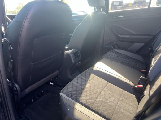 Volkswagen T-Roc 1.5 TSI R-Line | Digi dash | IQ. drive | A-Camera | Clima | 150Pk | App Connect | Automaat | ActivLease financial lease