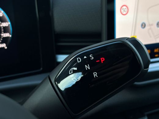 Volkswagen T-Roc Life First Edition | 'App-Connect' draadloze smartphone integratie | Automatische afstandsregelin... ActivLease financial lease