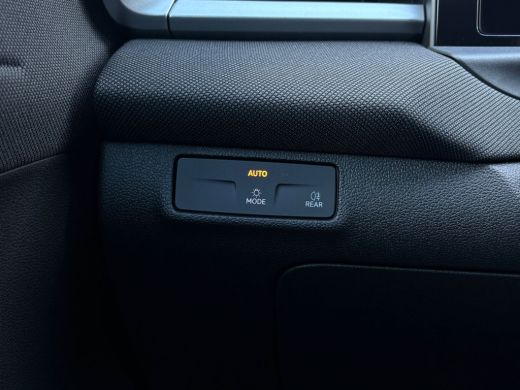 Volkswagen T-Roc Life First Edition | 'App-Connect' draadloze smartphone integratie | Automatische afstandsregelin... ActivLease financial lease