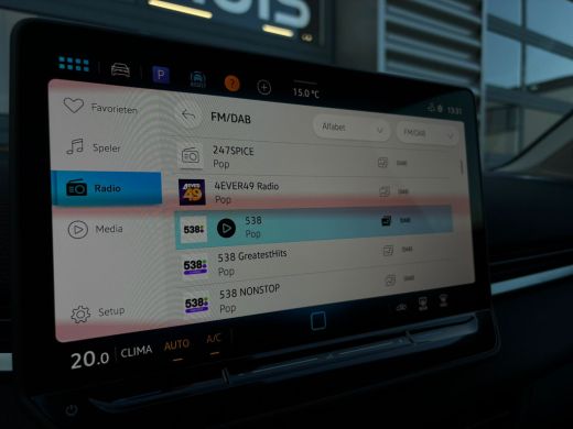Volkswagen T-Roc Life First Edition | 'App-Connect' draadloze smartphone integratie | Automatische afstandsregelin... ActivLease financial lease