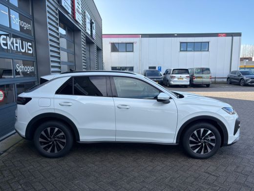Volkswagen T-Roc Life First Edition | 'App-Connect' draadloze smartphone integratie | Automatische afstandsregelin... ActivLease financial lease