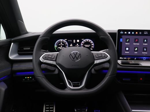 Volkswagen Tayron 1.5 eHybrid R-Line Edition 272PK DSG Pano-Schuifdak, Trekhaak, 20" LM Velgen, Navi via Apple Carp... ActivLease financial lease