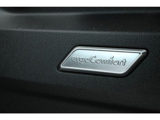 Volkswagen Touareg 3.0 TSi eHybrid 4MOTION FULL BLACK! Navi, leer, ActivLease financial lease