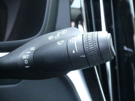 Volvo  V60 2.0 B3 Momentum Advantage | STOEL+STUURVERWARMING | CAMERA | PARKEERSENSOREN V+A | ActivLease financial lease