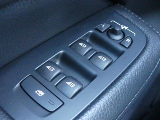 Volvo  V60 2.0 B3 Momentum Advantage | STOEL+STUURVERWARMING | CAMERA | PARKEERSENSOREN V+A | ActivLease financial lease