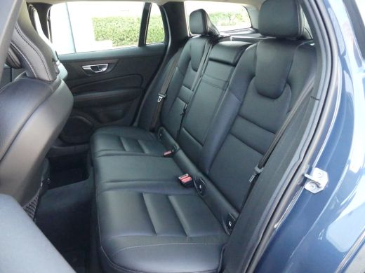 Volvo  V60 2.0 B3 Momentum Advantage | STOEL+STUURVERWARMING | CAMERA | PARKEERSENSOREN V+A | ActivLease financial lease