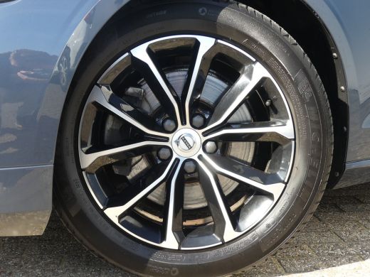 Volvo  V60 2.0 B3 Momentum Advantage | STOEL+STUURVERWARMING | CAMERA | PARKEERSENSOREN V+A | ActivLease financial lease