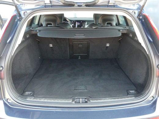 Volvo  V60 2.0 B3 Momentum Advantage | STOEL+STUURVERWARMING | CAMERA | PARKEERSENSOREN V+A | ActivLease financial lease