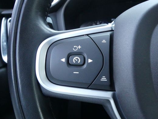 Volvo  V60 2.0 B3 Momentum Advantage | STOEL+STUURVERWARMING | CAMERA | PARKEERSENSOREN V+A | ActivLease financial lease