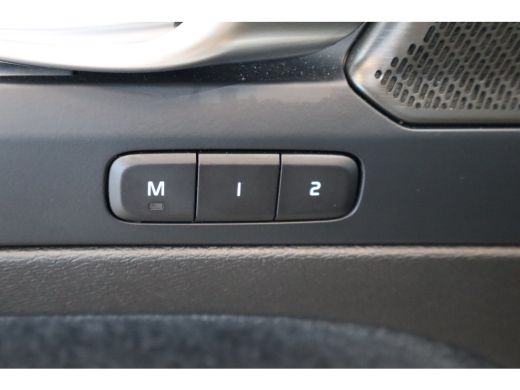 Volvo  XC40 B4 197PK Plus Dark | Trekhaak | 19" all season | Verw. voorruit | Power seats ActivLease financial lease