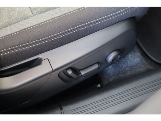 Volvo  XC40 B4 197PK Plus Dark | Trekhaak | 19" all season | Verw. voorruit | Power seats ActivLease financial lease