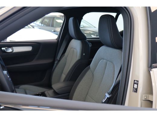 Volvo  XC40 B4 197PK Plus Dark | Trekhaak | 19" all season | Verw. voorruit | Power seats ActivLease financial lease