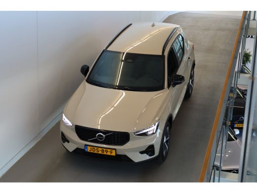 Volvo  XC40 B4 197PK Plus Dark | Trekhaak | 19" all season | Verw. voorruit | Power seats ActivLease financial lease