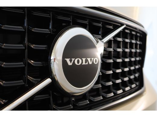 Volvo  XC40 B4 197PK Plus Dark | Trekhaak | 19" all season | Verw. voorruit | Power seats ActivLease financial lease