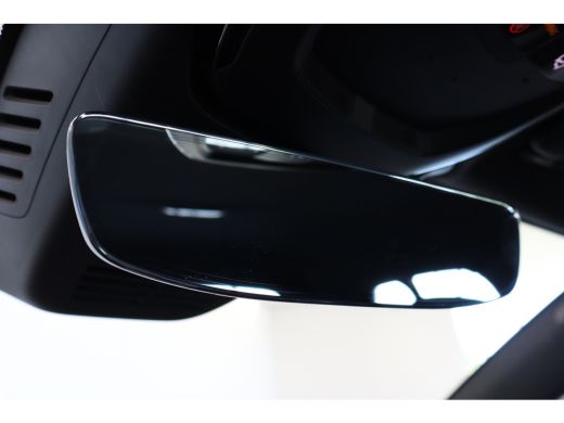 Volvo  XC40 B4 197PK Plus Dark | Trekhaak | 19" all season | Verw. voorruit | Power seats ActivLease financial lease