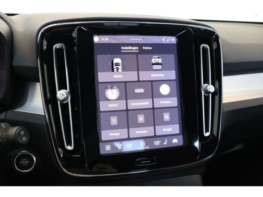 Volvo  XC40 B4 197PK Plus Dark | Trekhaak | 19" all season | Verw. voorruit | Power seats ActivLease financial lease