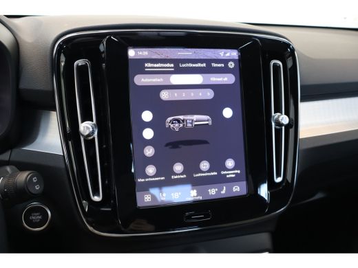 Volvo  XC40 B4 197PK Plus Dark | Trekhaak | 19" all season | Verw. voorruit | Power seats ActivLease financial lease