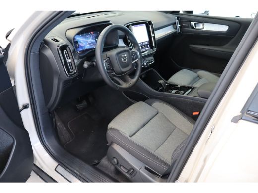 Volvo  XC40 B4 197PK Plus Dark | Trekhaak | 19" all season | Verw. voorruit | Power seats ActivLease financial lease