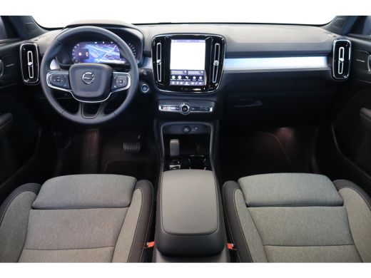 Volvo  XC40 B4 197PK Plus Dark | Trekhaak | 19" all season | Verw. voorruit | Power seats ActivLease financial lease