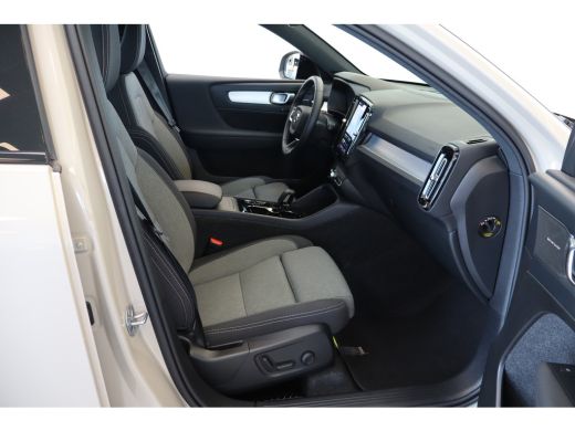 Volvo  XC40 B4 197PK Plus Dark | Trekhaak | 19" all season | Verw. voorruit | Power seats ActivLease financial lease