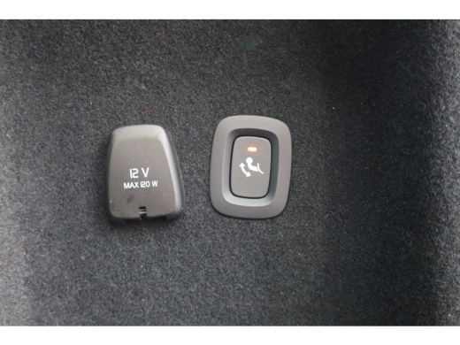 Volvo  XC40 B4 197PK Plus Dark | Trekhaak | 19" all season | Verw. voorruit | Power seats ActivLease financial lease